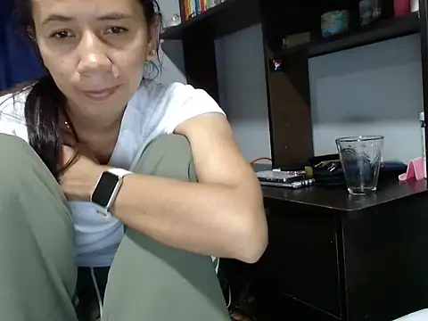 Snapshot of Erotic_latina chatting on November 7, 2025, 12:10 am Erotic latina online show from November 7, 2025, 12:10 am