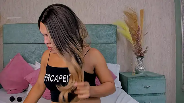 kimCosseyy online show from October 25, 2025, 1:40 pm