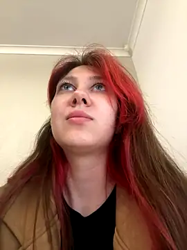 ChloesTem online show from November 11, 2025, 10:59 am