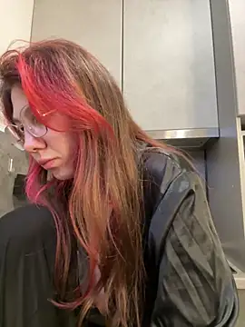 ChloesTem online show from November 18, 2025, 5:06 pm