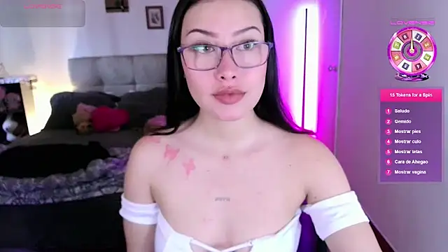 Emilyswan04 online show from October 8, 2025, 9:56 pm