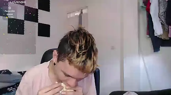 bryamado69 online show from January 21, 2025, 3:21 pm