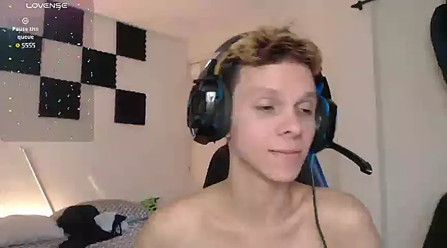 bryamado69 online show from January 27, 2025, 9:33 pm