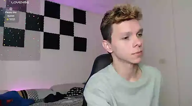 bryamado69 online show from February 4, 2025, 1:23 am