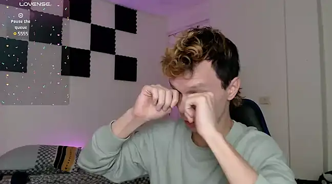 bryamado69 online show from February 5, 2025, 8:32 am