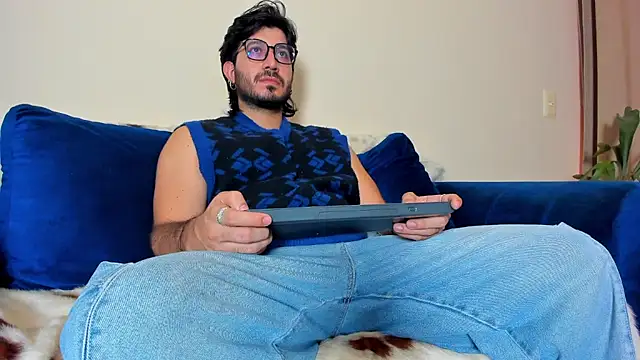 Ackerman Eren  online show from January 31, 2025, 6:25 pm