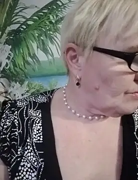 VioletSweet566 online show from February 27, 2025, 3:05 pm