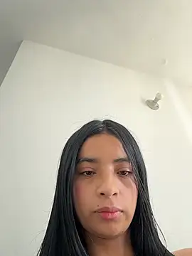 Laura fernandezII online show from November 29, 2025, 4:43 pm