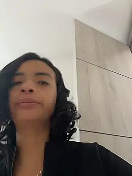 Laura fernandezII online show from April 7, 2026, 8:42 pm