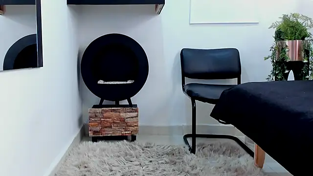 LenaRuiz  online show from January 22, 2025, 3:07 pm