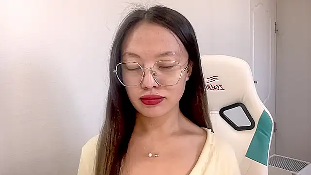 Risalynn online show from January 13, 2025, 5:44 am