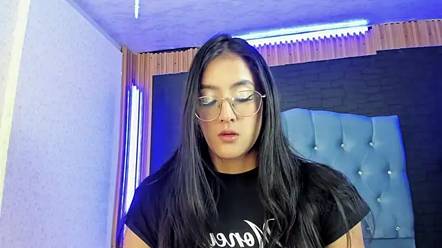 Snapshot of Princess_Violett chatting on January 23, 2025, 2:28 pm Princess Violett online show from January 23, 2025, 2:28 pm