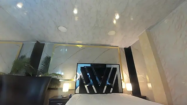 Princess Violett online show from December 5, 2025, 2:58 pm