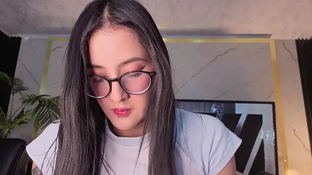 Snapshot of Princess_Violett chatting on May 7, 2026, 2:55 pm Princess Violett online show from May 7, 2026, 2:55 pm