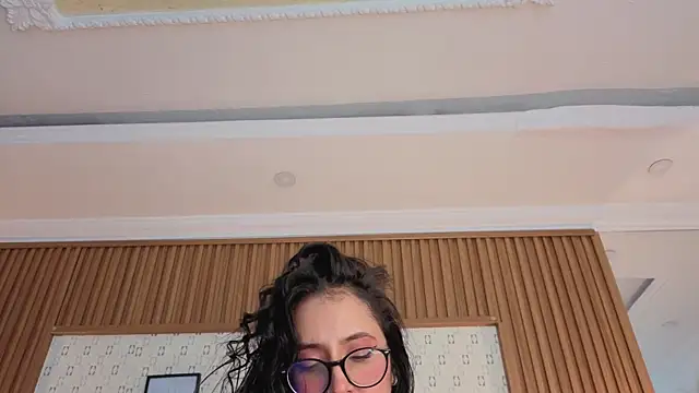 Snapshot of Princess_Violett chatting on May 15, 2026, 2:35 pm Princess Violett online show from May 15, 2026, 2:35 pm