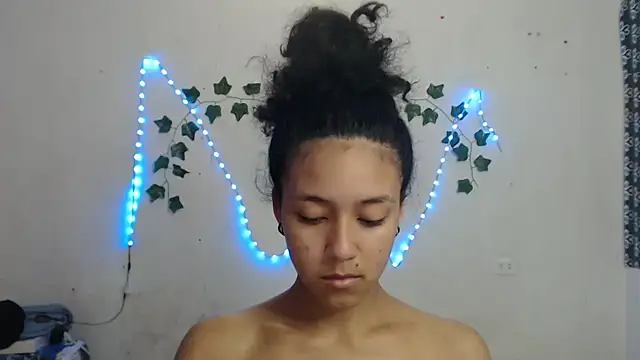 Snapshot of ley_blus10 chatting on January 10, 2025, 5:02 pm ley blus10 online show from January 10, 2025, 5:02 pm