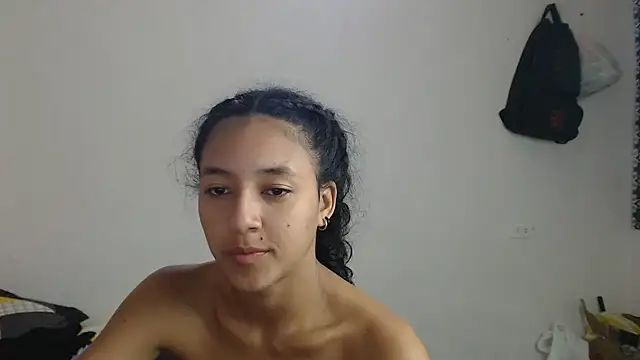 Snapshot of ley_blus10 chatting on February 10, 2025, 2:48 pm ley blus10 online show from February 10, 2025, 2:48 pm