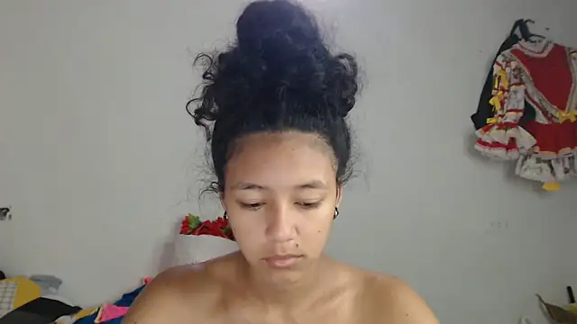 Snapshot of ley_blus10 chatting on February 18, 2025, 1:33 pm ley blus10 online show from February 18, 2025, 1:33 pm