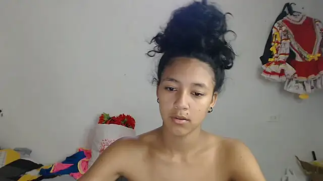 Snapshot of ley_blus10 chatting on February 18, 2025, 4:37 pm ley blus10 online show from February 18, 2025, 4:37 pm