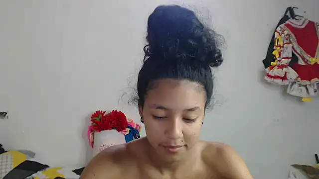 Snapshot of ley_blus10 chatting on February 19, 2025, 2:01 pm ley blus10 online show from February 19, 2025, 2:01 pm