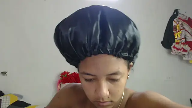 Snapshot of ley_blus10 chatting on February 20, 2025, 2:13 pm ley blus10 online show from February 20, 2025, 2:13 pm