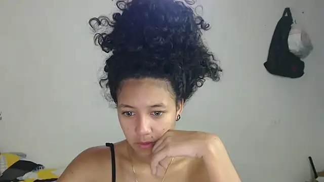 Snapshot of ley_blus10 chatting on February 24, 2025, 1:31 pm ley blus10 online show from February 24, 2025, 1:31 pm