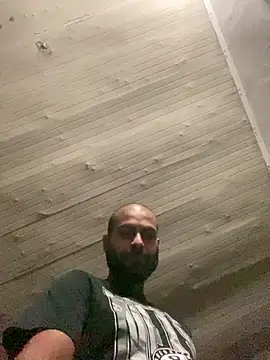 islandvybee55 online show from March 24, 2026, 10:42 am