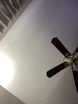 islandvybee55 online show from April 8, 2026, 2:06 pm