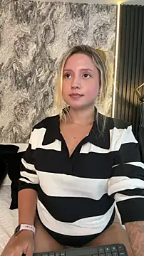 MiaPetit  online show from October 26, 2025, 12:16 am