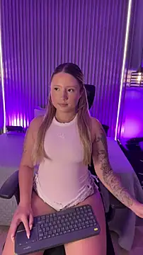 MiaPetit  online show from February 24, 2026, 7:01 pm