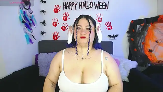 lunitaa0 online show from October 2, 2025, 1:12 am