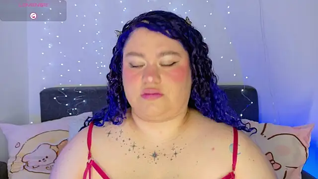 lunitaa0 online show from April 4, 2026, 3:49 am