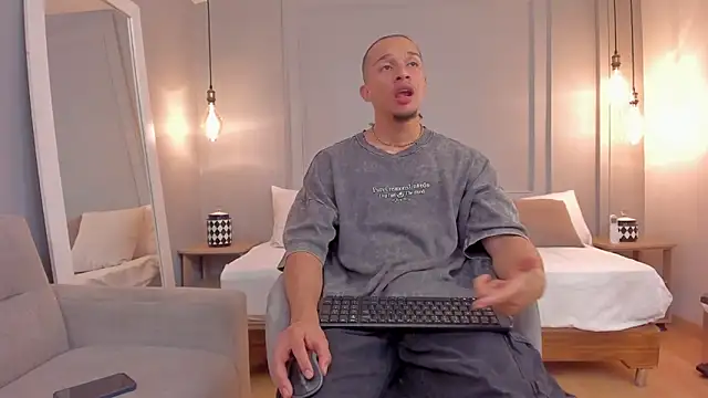 Dominick star online show from November 10, 2025, 4:22 am