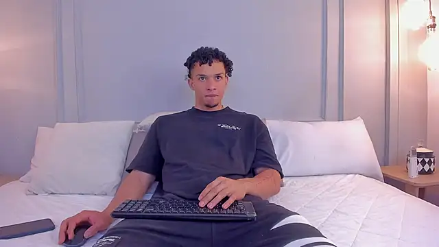 Dominick star online show from December 4, 2025, 4:33 am