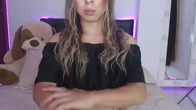 Sofieevans  online show from February 18, 2025, 9:31 pm