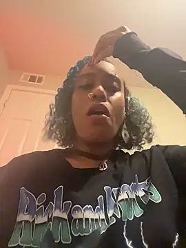 loveluna8 online show from December 1, 2025, 8:58 pm