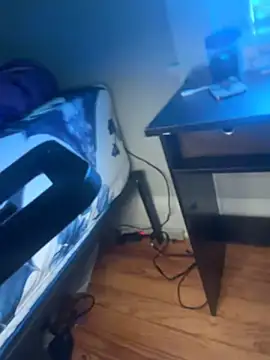 loveluna8 online show from April 18, 2026, 1:48 pm