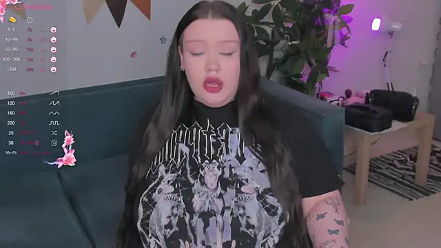 LilyBelll online show from November 19, 2025, 8:09 pm