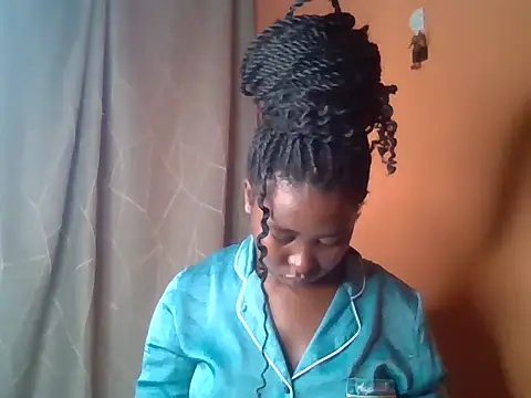 Snapshot of Moonfades chatting on November 1, 2025, 6:59 am Moonfades online show from November 1, 2025, 6:59 am