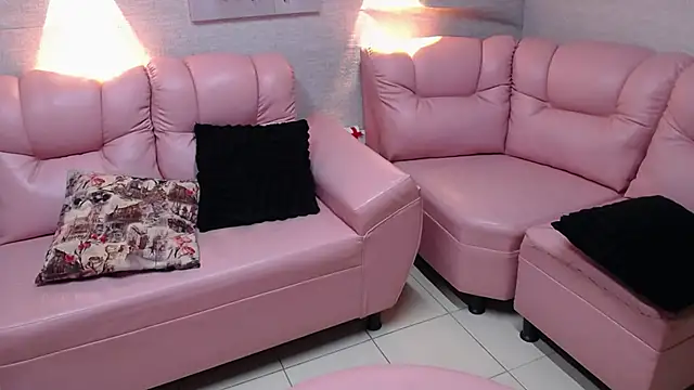 Snapshot of Alaya_cute chatting on November 15, 2025, 12:08 am Alaya cute online show from November 15, 2025, 12:08 am