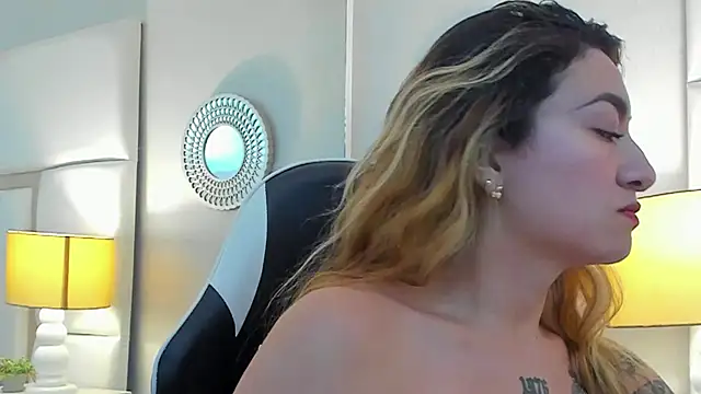 Snapshot of AmbarSantany chatting on October 1, 2025, 11:33 pm AmbarSantany online show from October 1, 2025, 11:33 pm