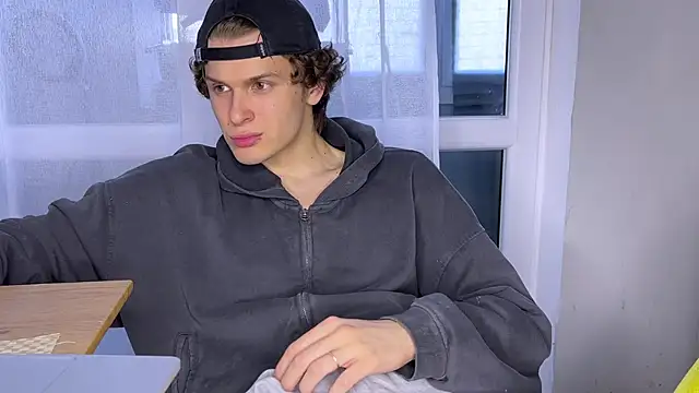 alyx garden online show from April 10, 2026, 2:44 pm