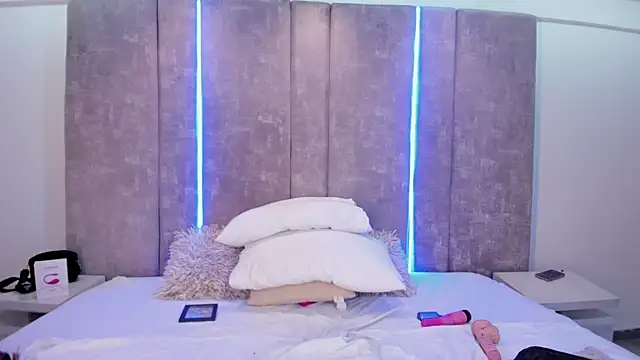 Snapshot of MaxiRogers chatting on February 11, 2025, 10:50 pm MaxiRogers online show from February 11, 2025, 10:50 pm