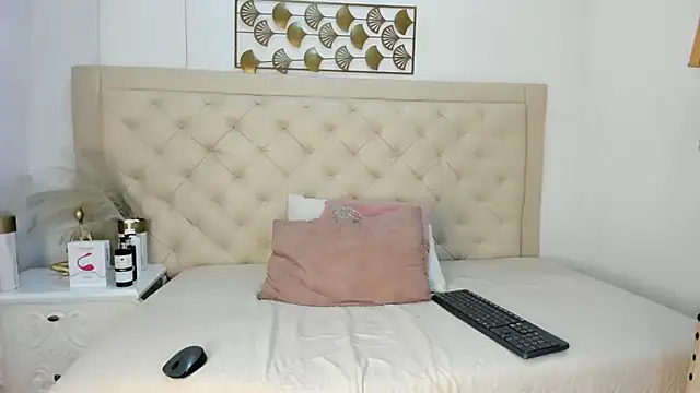  chloe adams online show from February 25, 2025, 11:41 am