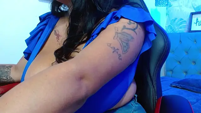 violletha online show from October 3, 2025, 12:46 pm