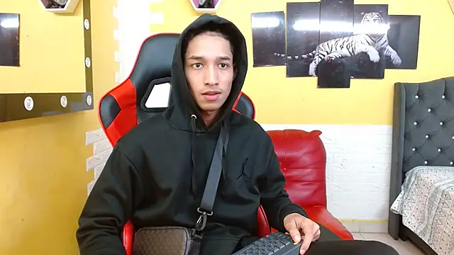 jose sexycumm online show from October 9, 2025, 7:23 pm