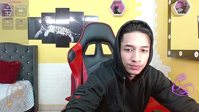 jose sexycumm online show from December 19, 2025, 7:32 pm