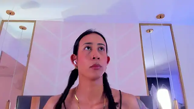 GabyPetit online show from November 30, 2025, 7:51 pm