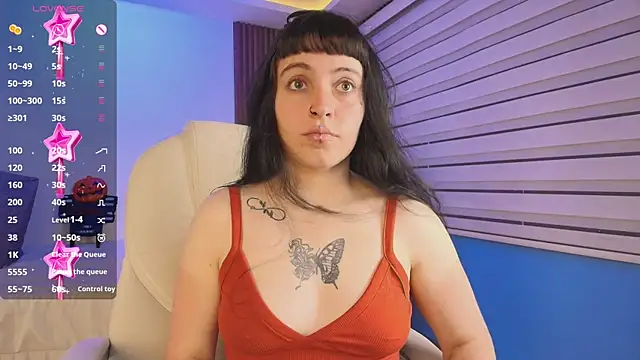 Lucy Smith2 online show from October 17, 2025, 7:49 pm