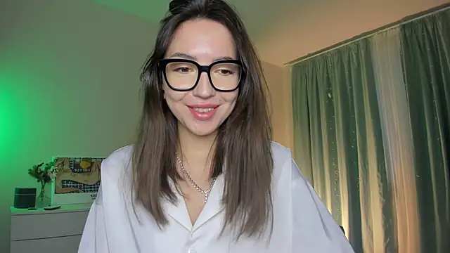 Snapshot of Oh_My_Dianee chatting on December 16, 2024, 9:57 am Oh My Dianee online show from December 16, 2024, 9:57 am